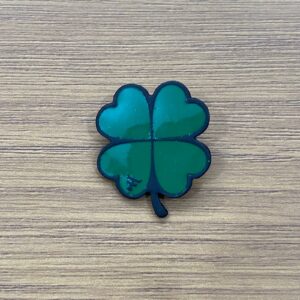 PIN METAL ESMALTADO TREVO TEXAS FARM
